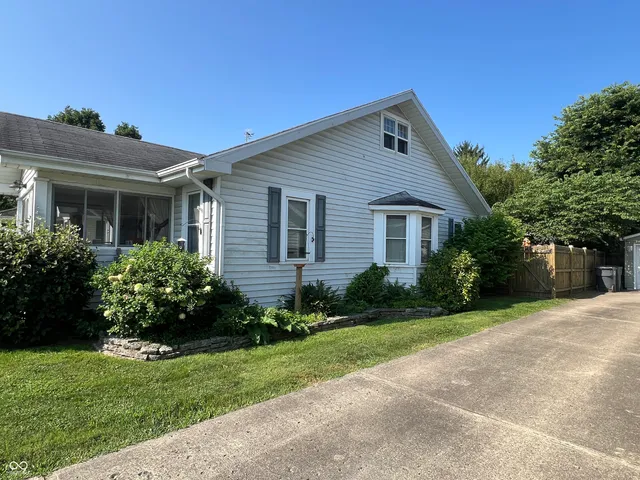 $144,900 | 321 South Washington Street, Chesterfield, IN 46017