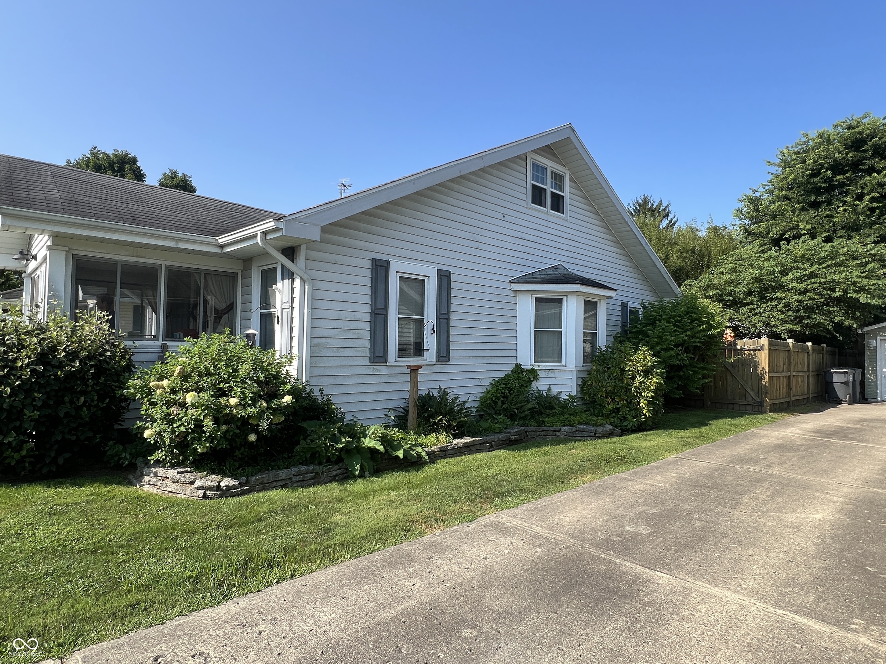 321 South Washington Street Chesterfield, IN 46017 - Photo 2 of 21