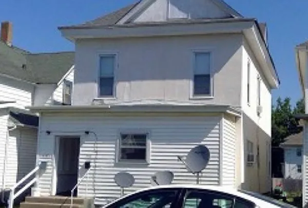 $75,900 | 630 6th Avenue South, Clinton, IA 52732
