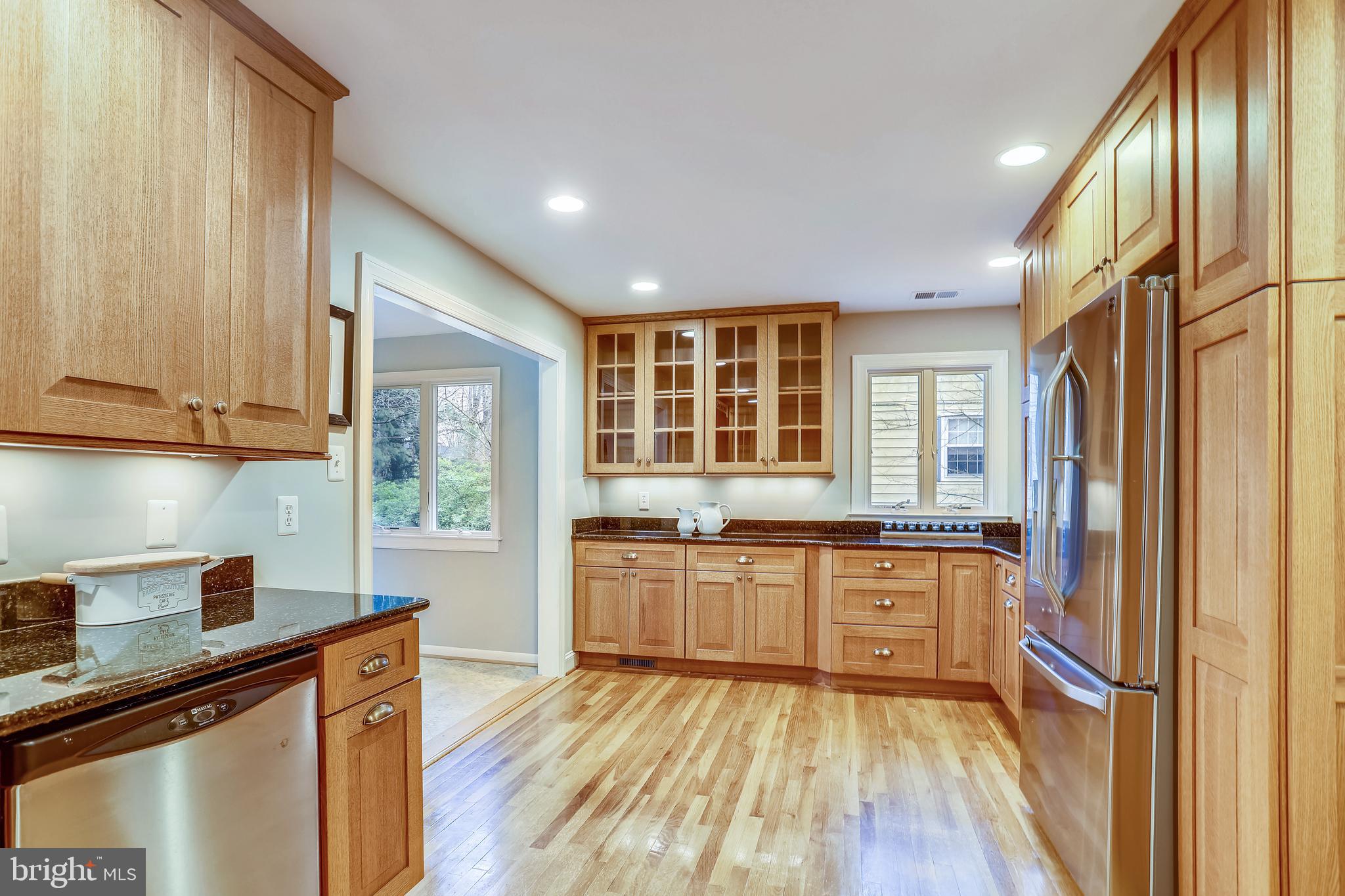 8401 Riverside Road Alexandria, VA 22308 - Photo 14 of 37 Loads of Cabinets