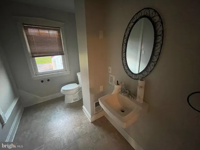 $1,800 | 857 Village Road, Lancaster, PA 17602