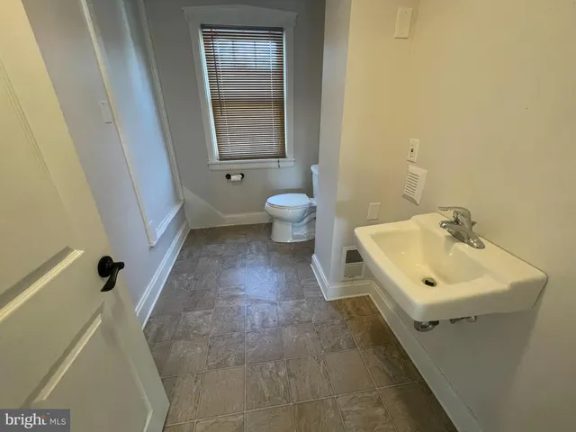 $1,900 | 857 Village Road, Lancaster, PA 17602