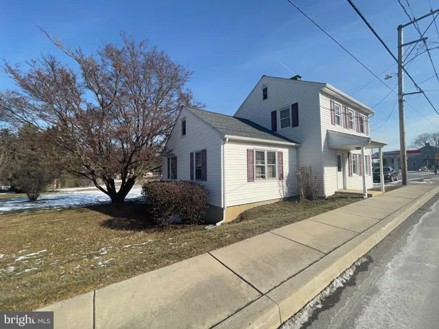 $1,900 | 857 Village Road, Lancaster, PA 17602