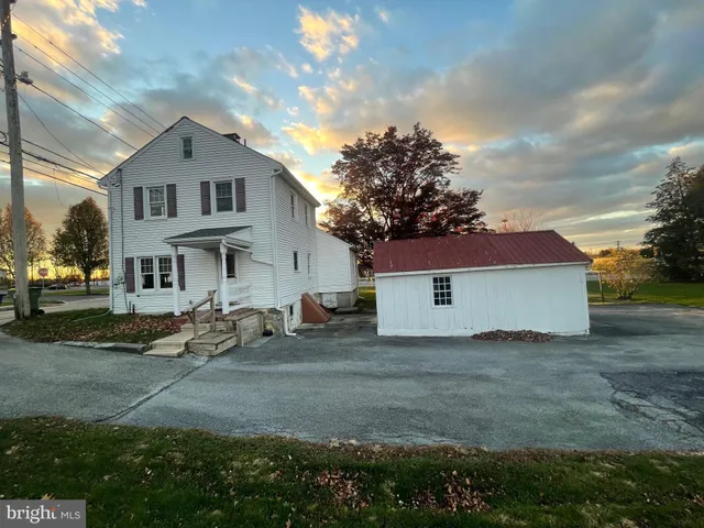 $1,800 | 857 Village Road, Lancaster, PA 17602