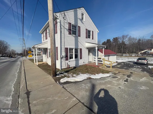 $1,900 | 857 Village Road, Lancaster, PA 17602