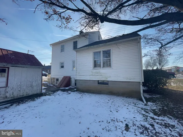 $1,900 | 857 Village Road, Lancaster, PA 17602