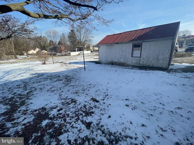 $1,900 | 857 Village Road, Lancaster, PA 17602