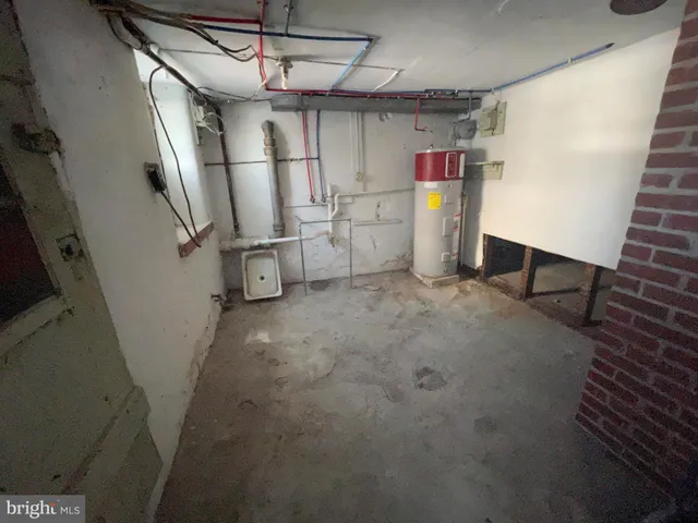 $1,900 | 857 Village Road, Lancaster, PA 17602