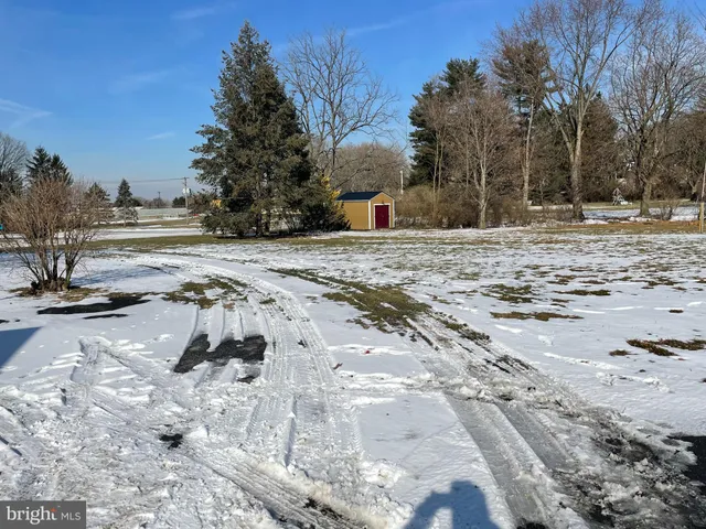 $1,900 | 857 Village Road, Lancaster, PA 17602