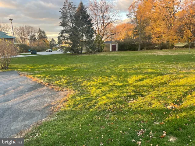 $1,900 | 857 Village Road, Lancaster, PA 17602