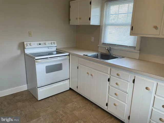 $1,900 | 857 Village Road, Lancaster, PA 17602