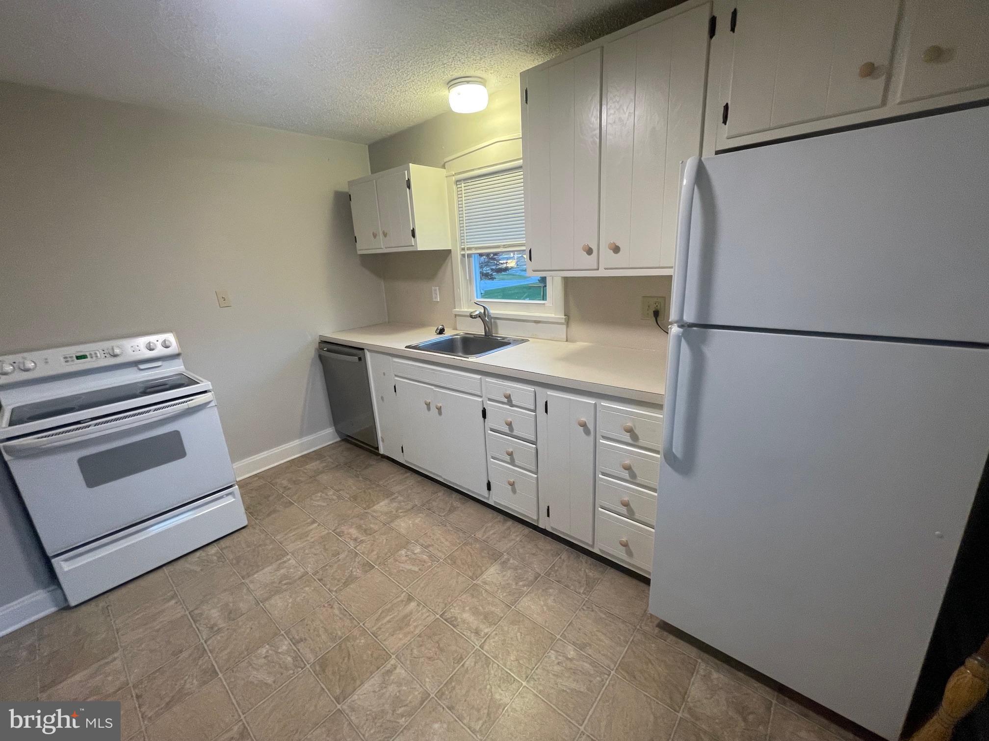 857 Village Road Lancaster, PA 17602 - Photo 8 of 27