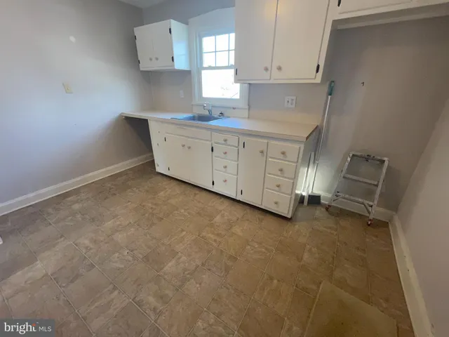 $1,900 | 857 Village Road, Lancaster, PA 17602