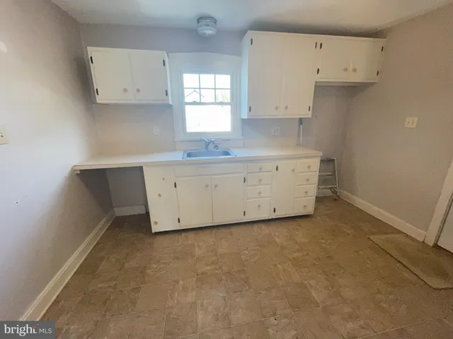 $1,900 | 857 Village Road, Lancaster, PA 17602