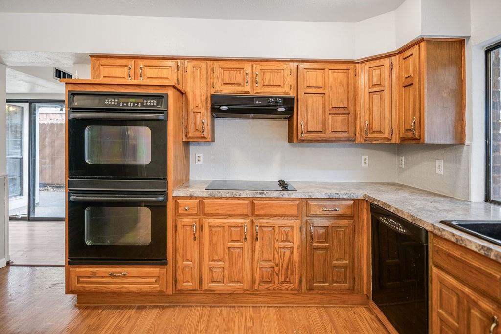 5229 Pruitt Drive The Colony, TX 75056 - Photo 13 of 33