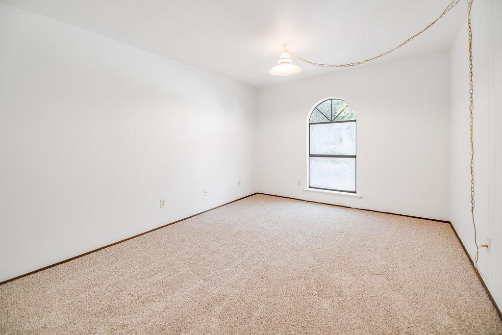 5229 Pruitt Drive The Colony, TX 75056 - Photo 19 of 33