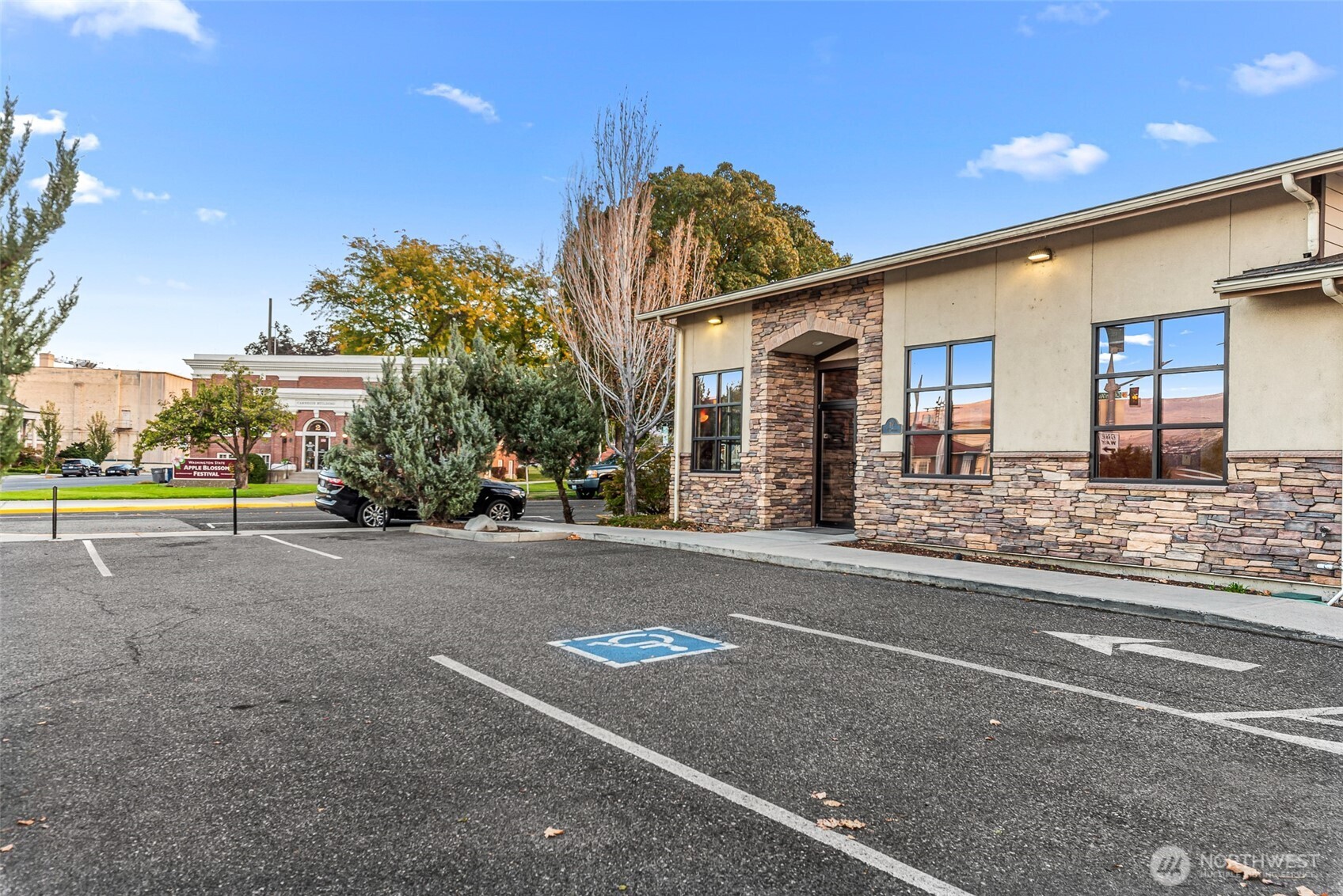 10 North Chelan Avenue Wenatchee, WA 98801 - Photo 11 of 40 a view of a street with a house
