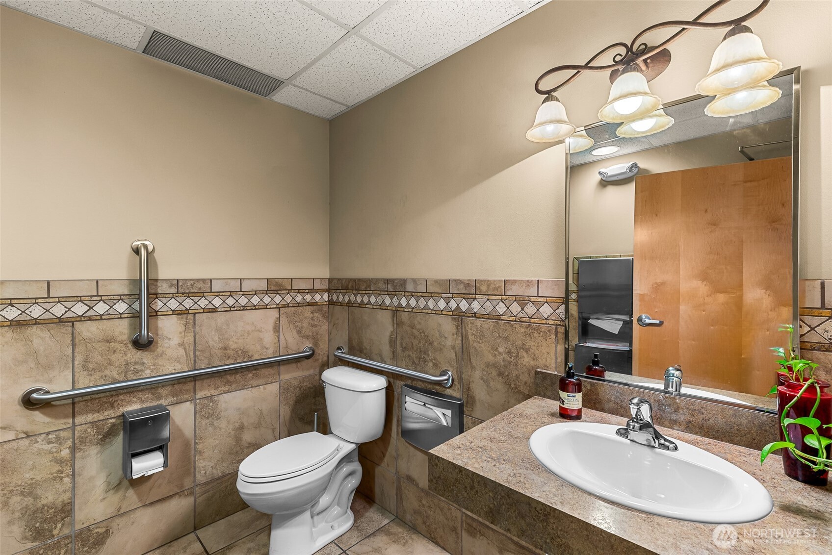 10 North Chelan Avenue Wenatchee, WA 98801 - Photo 17 of 40 a bathroom with a sink mirror vanity and toilet