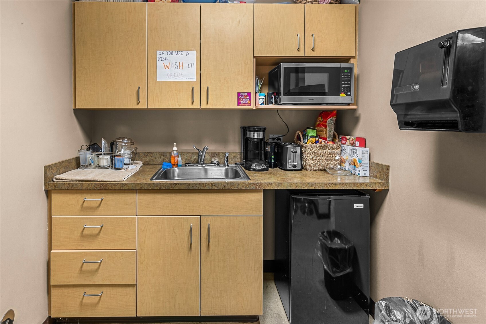 10 North Chelan Avenue Wenatchee, WA 98801 - Photo 19 of 40 a kitchen with a sink and a microwave