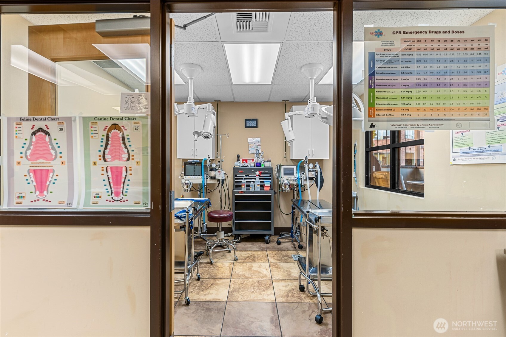 10 North Chelan Avenue Wenatchee, WA 98801 - Photo 32 of 40 a view of a entryway with furniture and front door