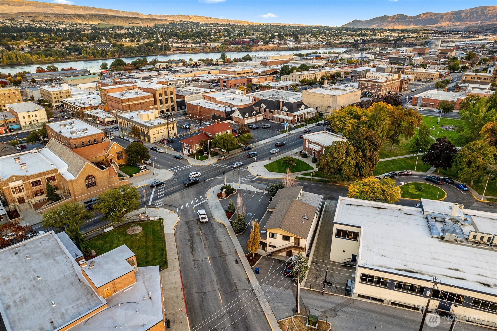 10 North Chelan Avenue Wenatchee, WA 98801 - Photo 5 of 40 an aerial view of a residential houses with city view