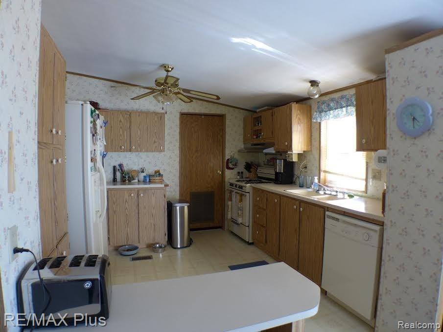 1265 North Block Road Reese, MI 48757 - Photo 2 of 10 1265 Block - 5.jpg