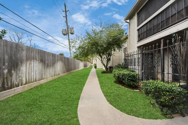 $86,000 | 17331 Red Oak Drive, Unit 55, Houston, TX 77090