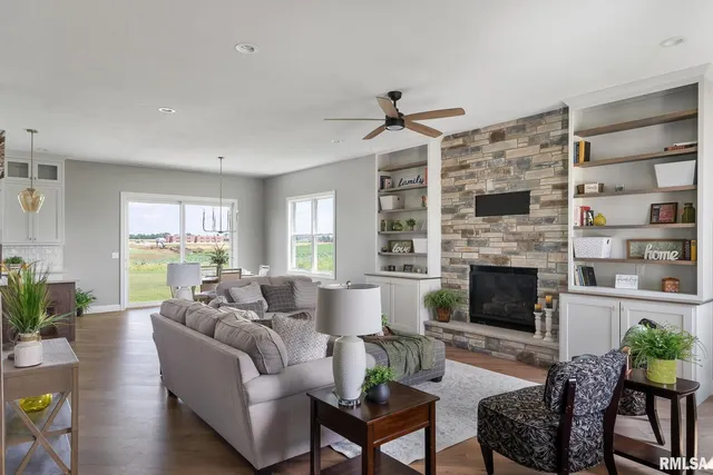 $849,900 | 6654 Meghan Avenue, Bettendorf, IA 52722