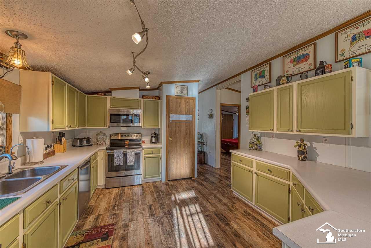 12111 Oelke Road Maybee, MI 48159 - Photo 11 of 48