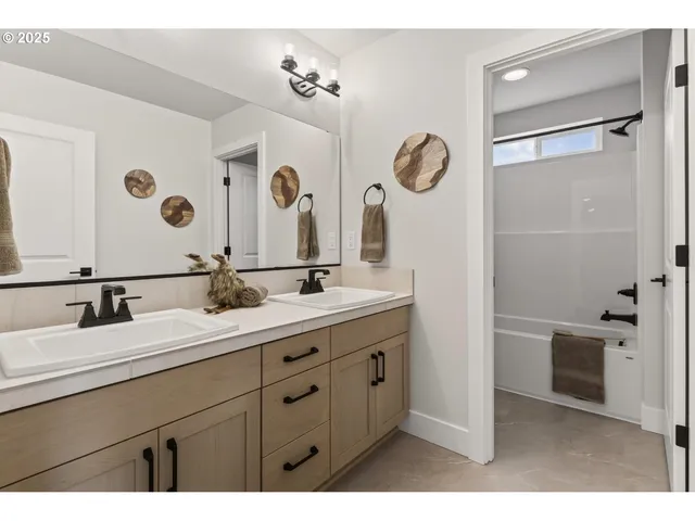 $899,000 | 1211 South Mountain Place, Ridgefield, WA 98642