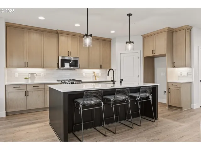 $899,000 | 1211 South Mountain Place, Ridgefield, WA 98642