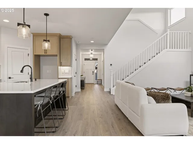 $899,000 | 1211 South Mountain Place, Ridgefield, WA 98642