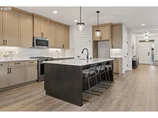 $899,000 | 1211 South Mountain Place, Ridgefield, WA 98642