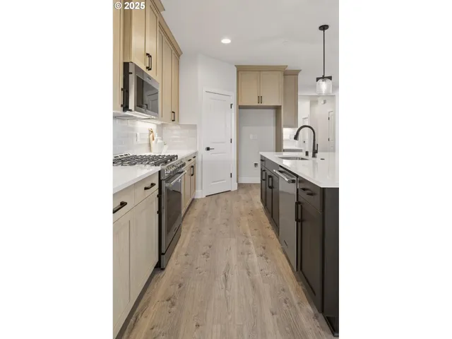 $899,000 | 1211 South Mountain Place, Ridgefield, WA 98642