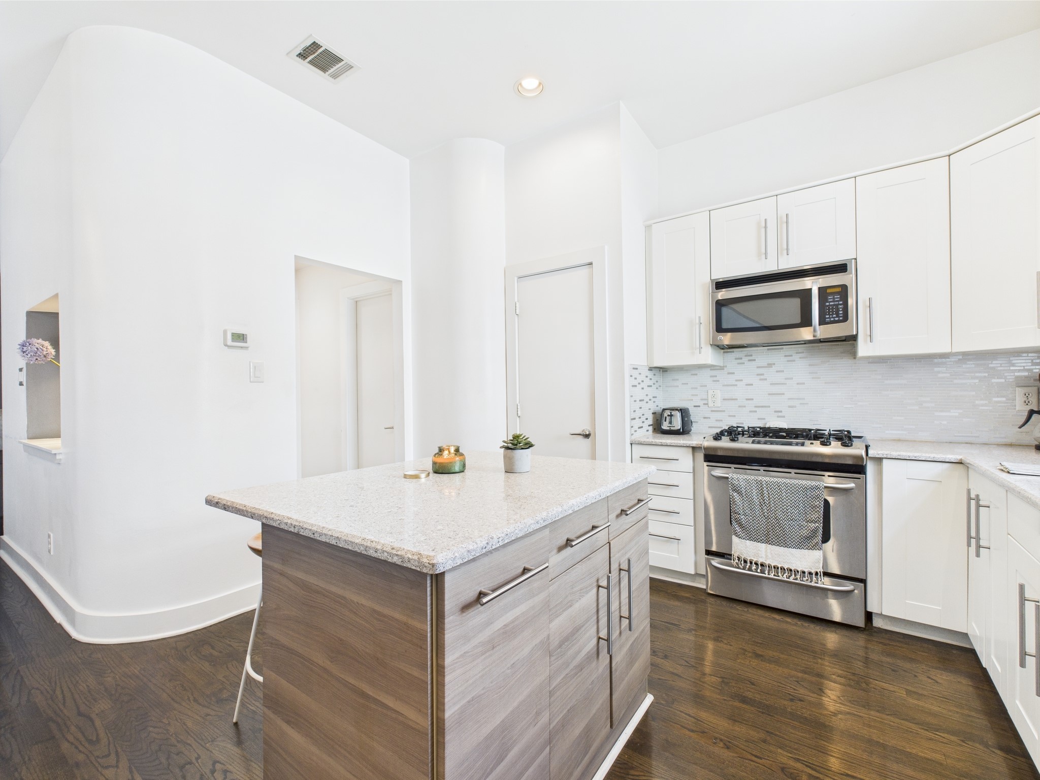 5810 Darling Street, Unit F Houston, TX 77007 - Photo 9 of 38 Kitchen