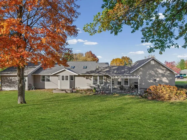 $379,900 | 13 Prairie Acres, Monticello, IL 61856