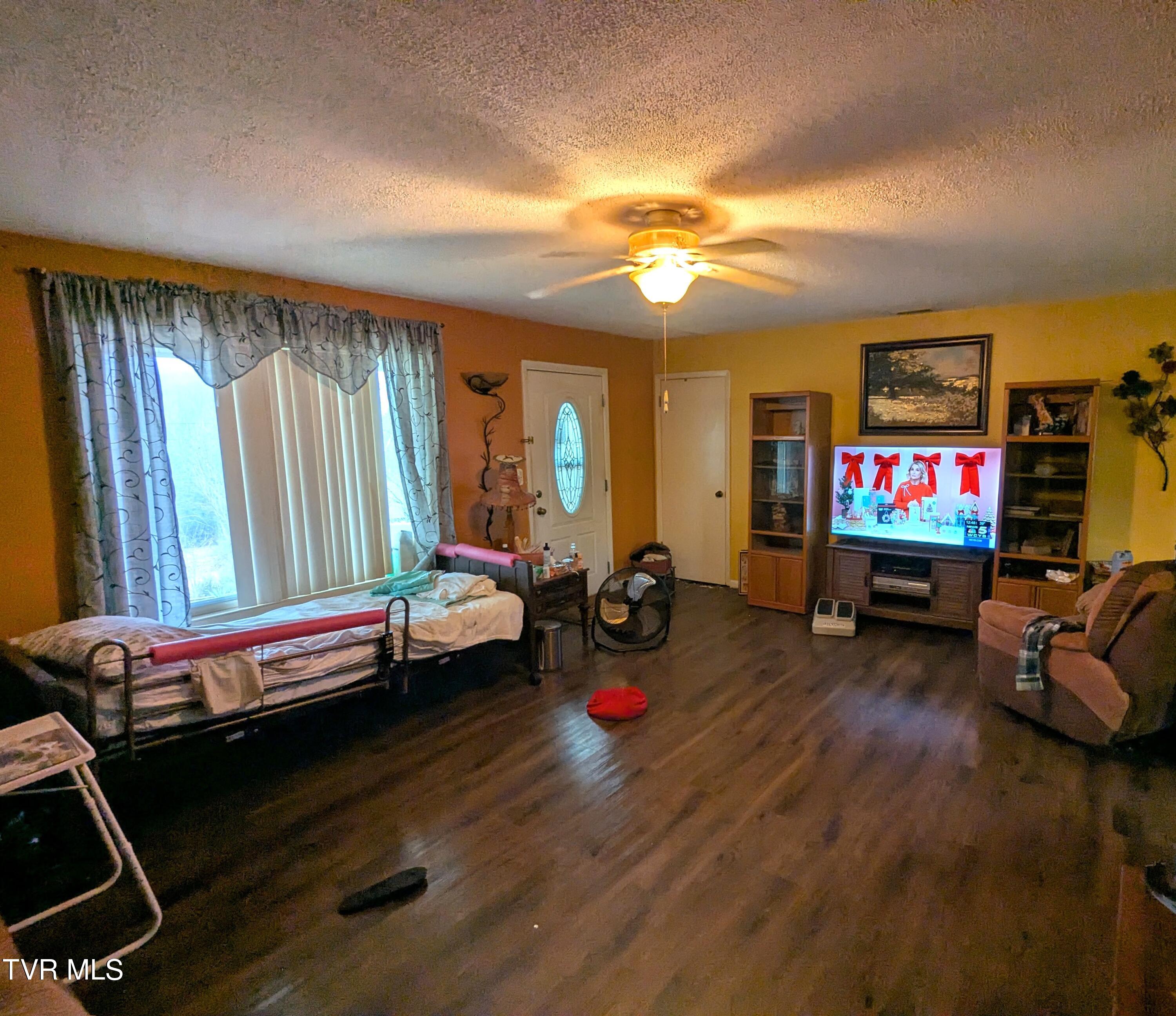 61 Rattlesnake Ridge Chuckey, TN 37641 - Photo 17 of 55 Living room