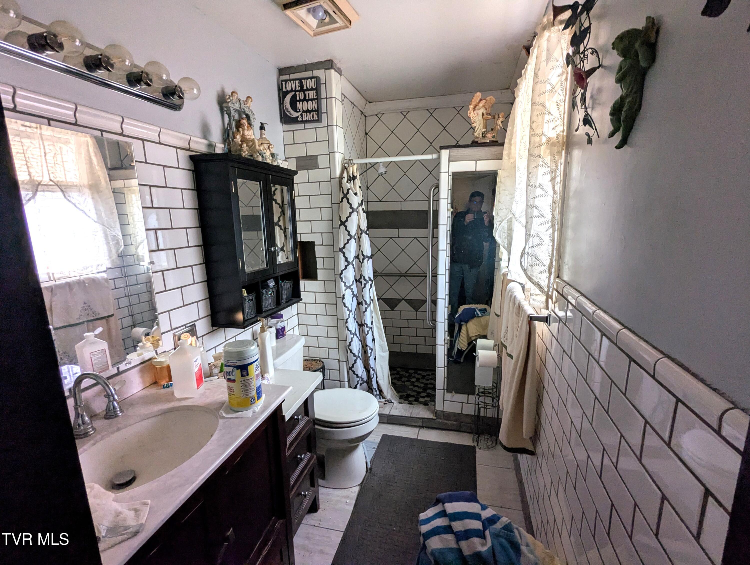 61 Rattlesnake Ridge Chuckey, TN 37641 - Photo 30 of 55 Primary Bathroom