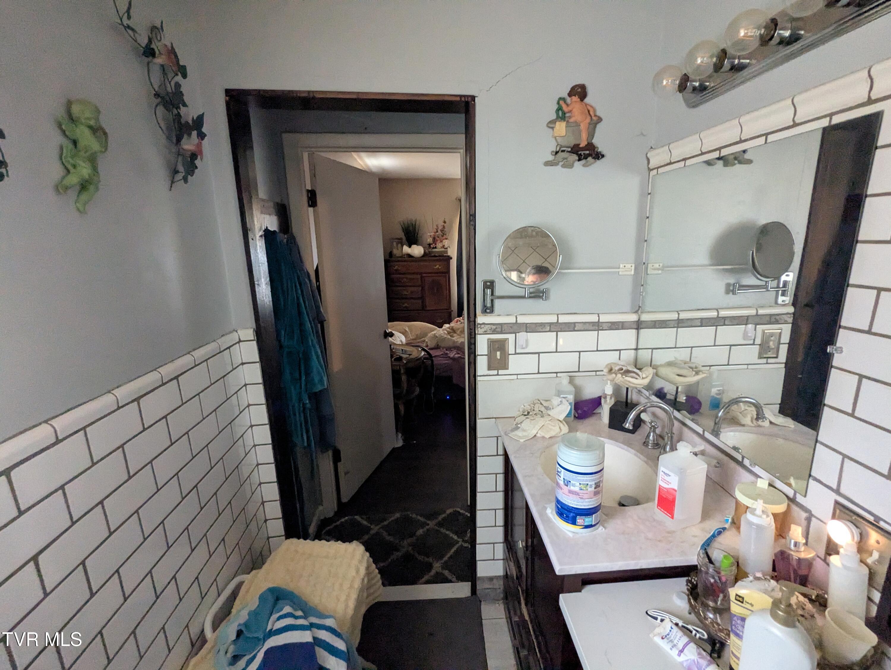 61 Rattlesnake Ridge Chuckey, TN 37641 - Photo 32 of 55 Primary bathroom