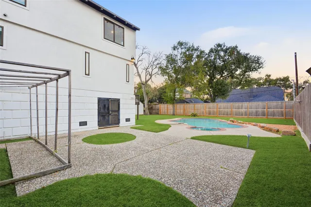 $4,700 | 4718 North Braeswood Boulevard, Houston, TX 77096