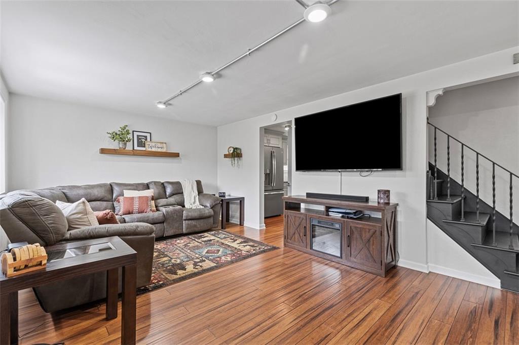 16 Gensler Road Pittsburgh, PA 15236 - Photo 4 of 32 Gallery Image 4
