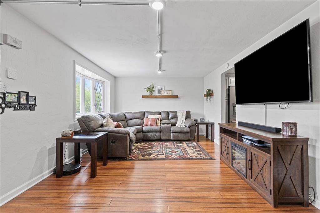 16 Gensler Road Pittsburgh, PA 15236 - Photo 5 of 32 Gallery Image 5