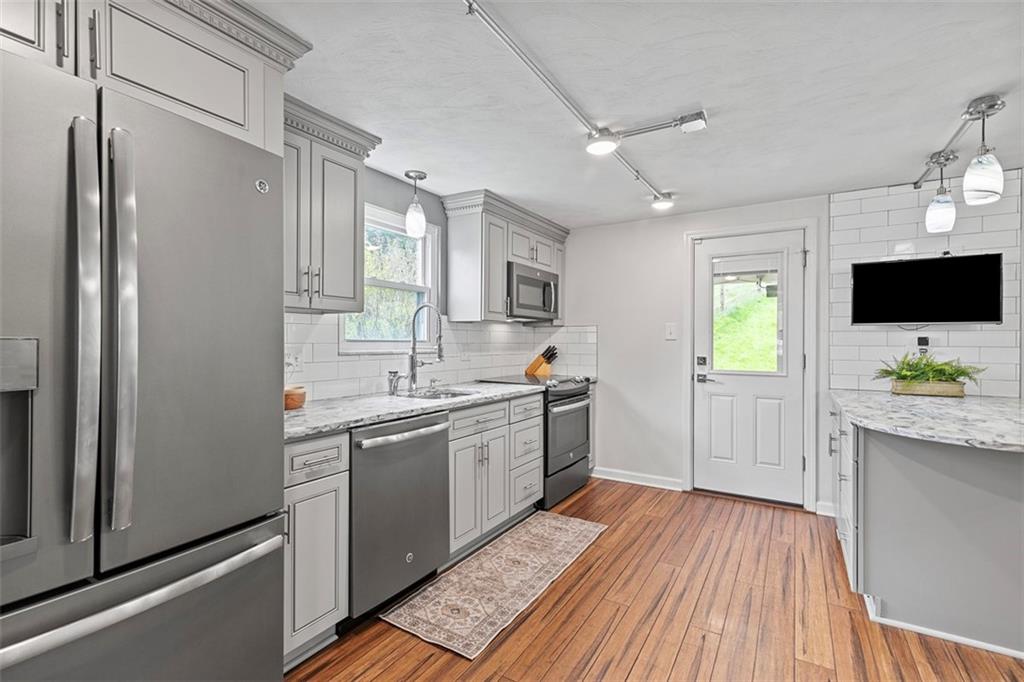16 Gensler Road Pittsburgh, PA 15236 - Photo 7 of 32 Gallery Image 7