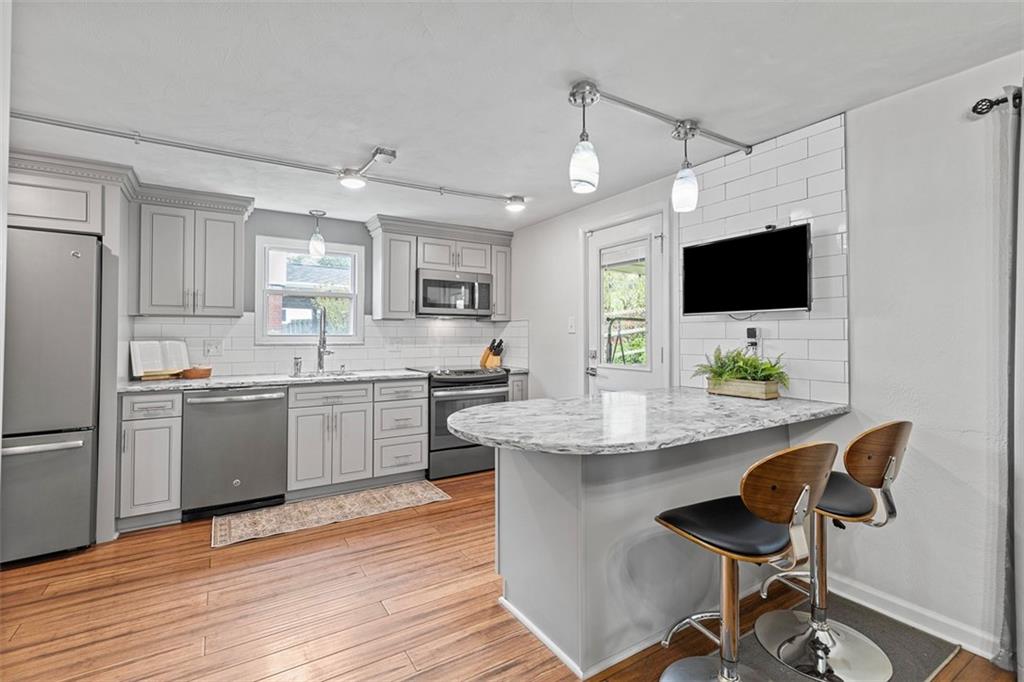 16 Gensler Road Pittsburgh, PA 15236 - Photo 8 of 32 Gallery Image 8