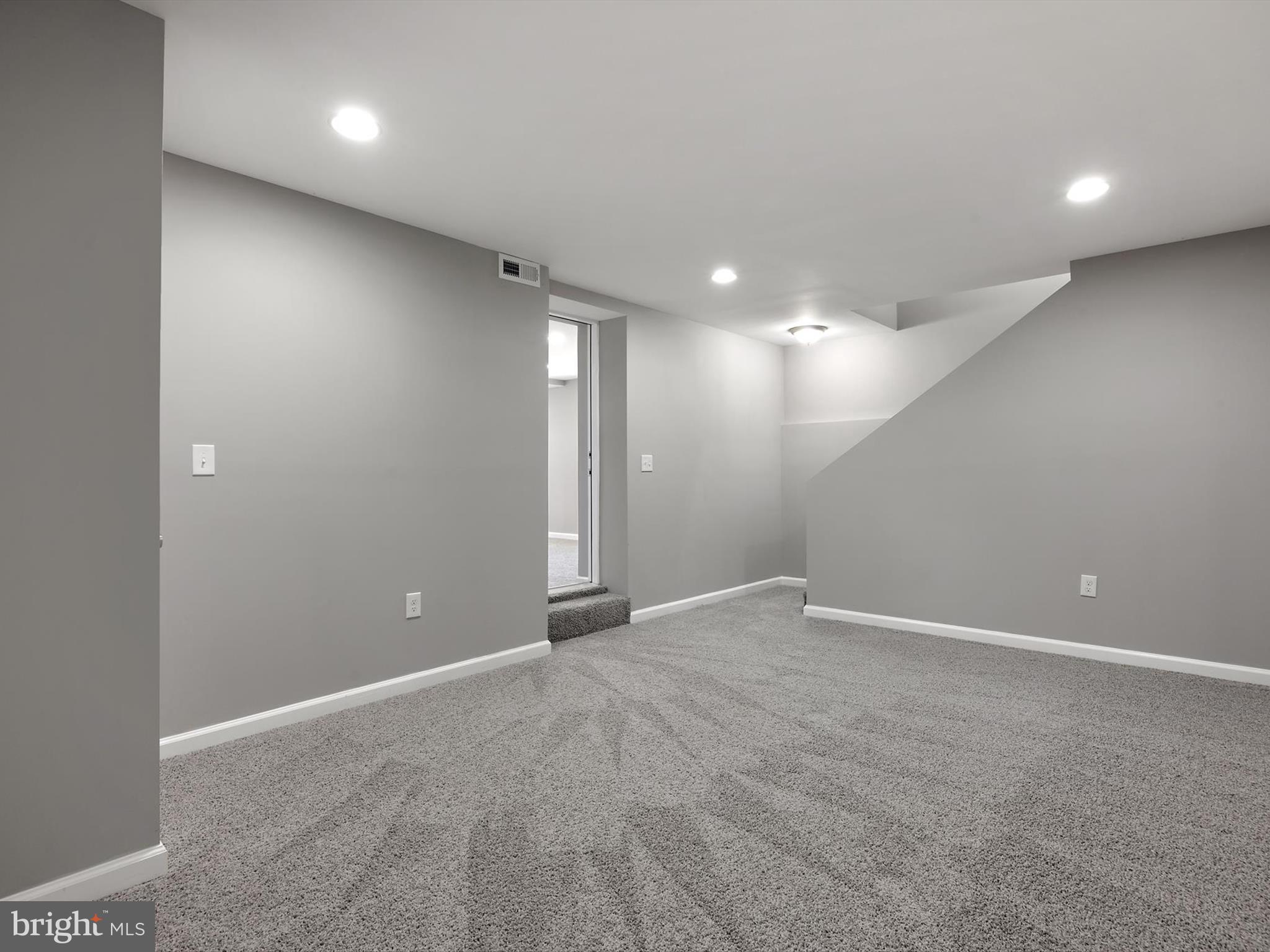 8635 Emory Grove Road Gaithersburg, MD 20877 - Photo 24 of 38 a view of an empty room