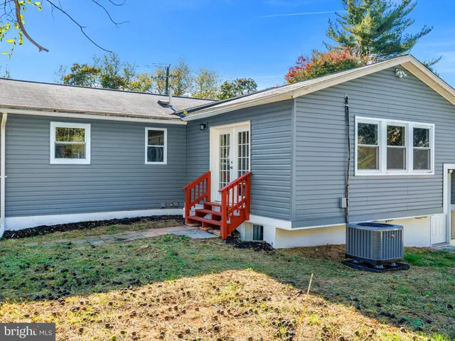 a view of a house with a yard and plants