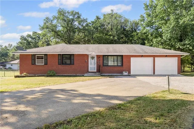 $249,900 | 702 Quincy Boulevard, Smithville, MO 64089