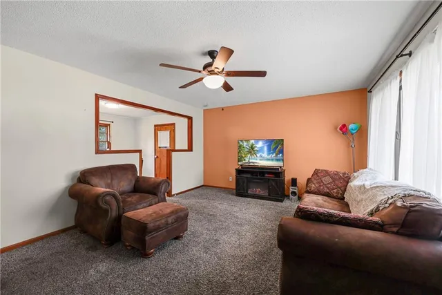 $249,900 | 702 Quincy Boulevard, Smithville, MO 64089