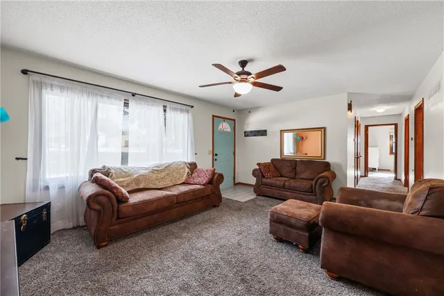 $249,900 | 702 Quincy Boulevard, Smithville, MO 64089