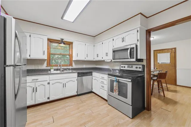 $249,900 | 702 Quincy Boulevard, Smithville, MO 64089